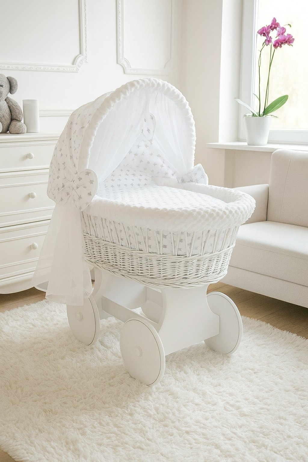 White Wicker Wheels Crib / Baby Moses Basket – Grey Stars on White Dimple