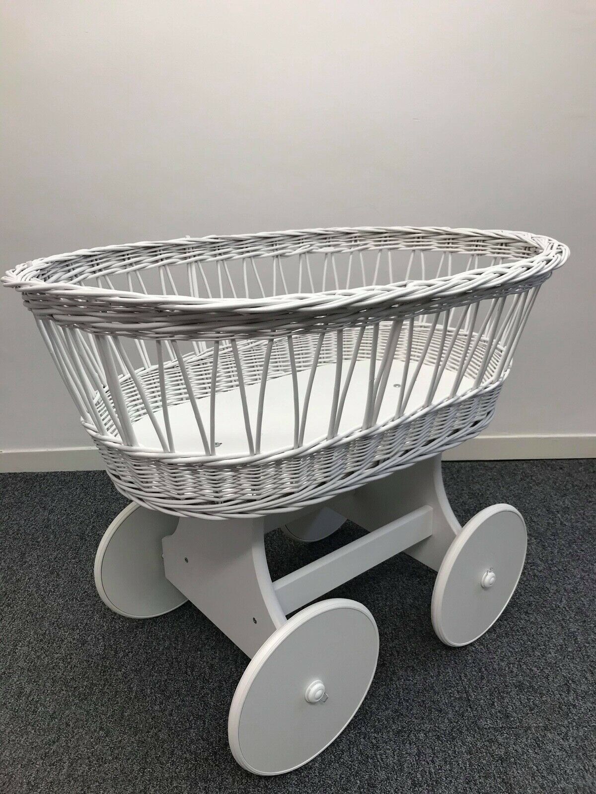 Moses Basket with Hood – Grey Wicker, White Wheels Canopy