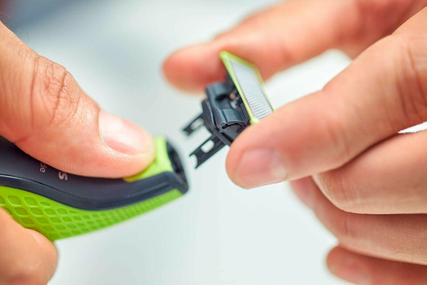 Philips Oneblade Qp2520 Hybrid Trimmer Wet Dry Facial Hair Shaver